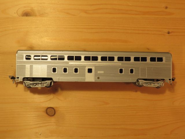 Fleischmann 1440 Doppelstock-Personenwagen (ohne Aufschrift Santa Fe 724)