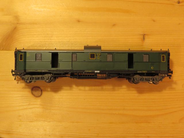 Fleischmann 5080 Gep&auml;ckwagen 107 123 Altona DR Pw 4&uuml; Pr 04 gr&uuml;n (7661-70)